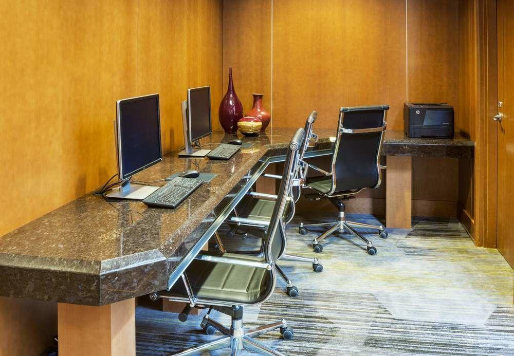 Courtyard By Marriott Boston Logan Airport Hotel Bagian luar foto