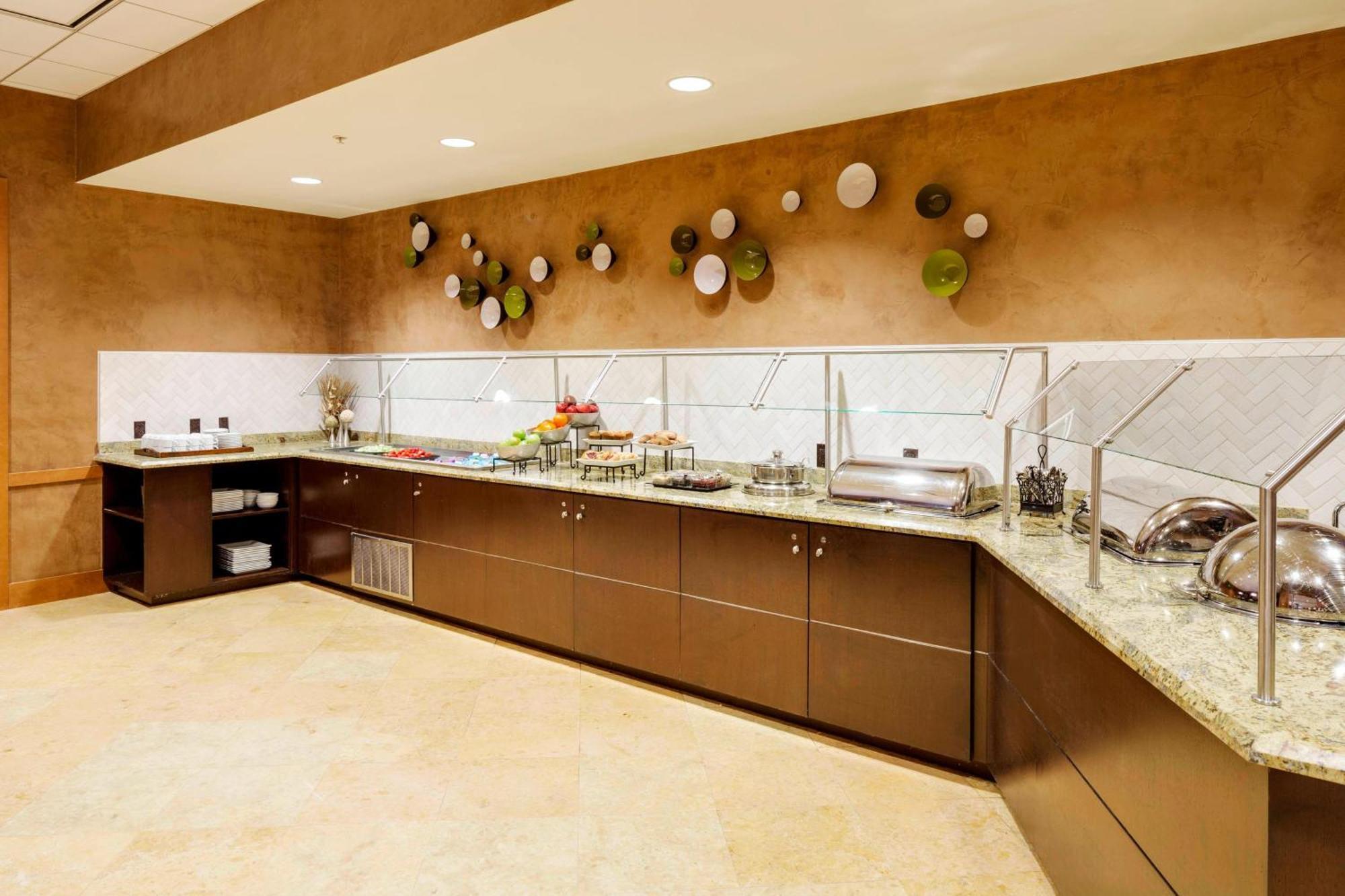 Courtyard By Marriott Boston Logan Airport Hotel Bagian luar foto