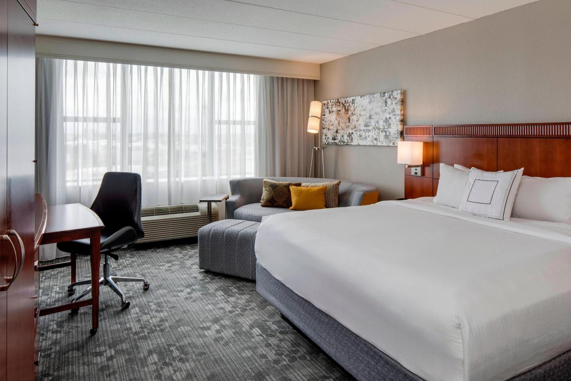 Courtyard By Marriott Boston Logan Airport Hotel Bagian luar foto