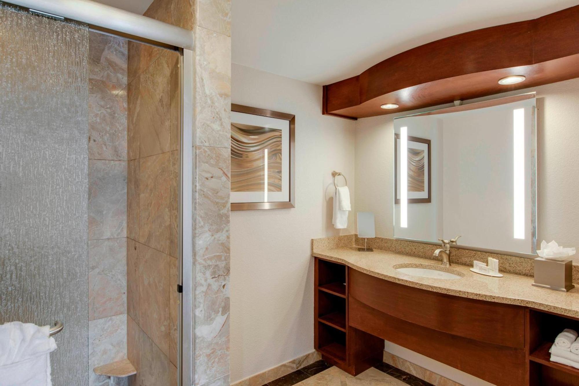 Courtyard By Marriott Boston Logan Airport Hotel Bagian luar foto