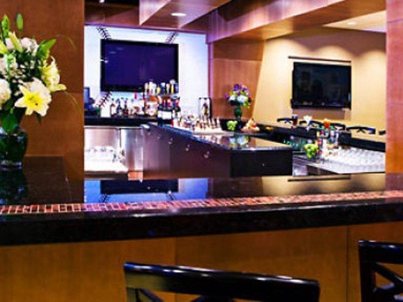 Courtyard By Marriott Boston Logan Airport Hotel Bagian luar foto