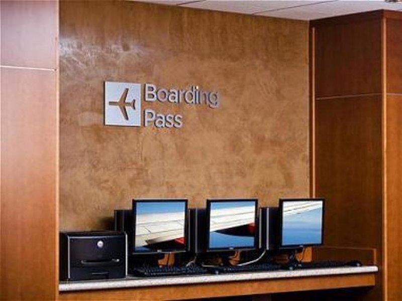 Courtyard By Marriott Boston Logan Airport Hotel Bagian luar foto