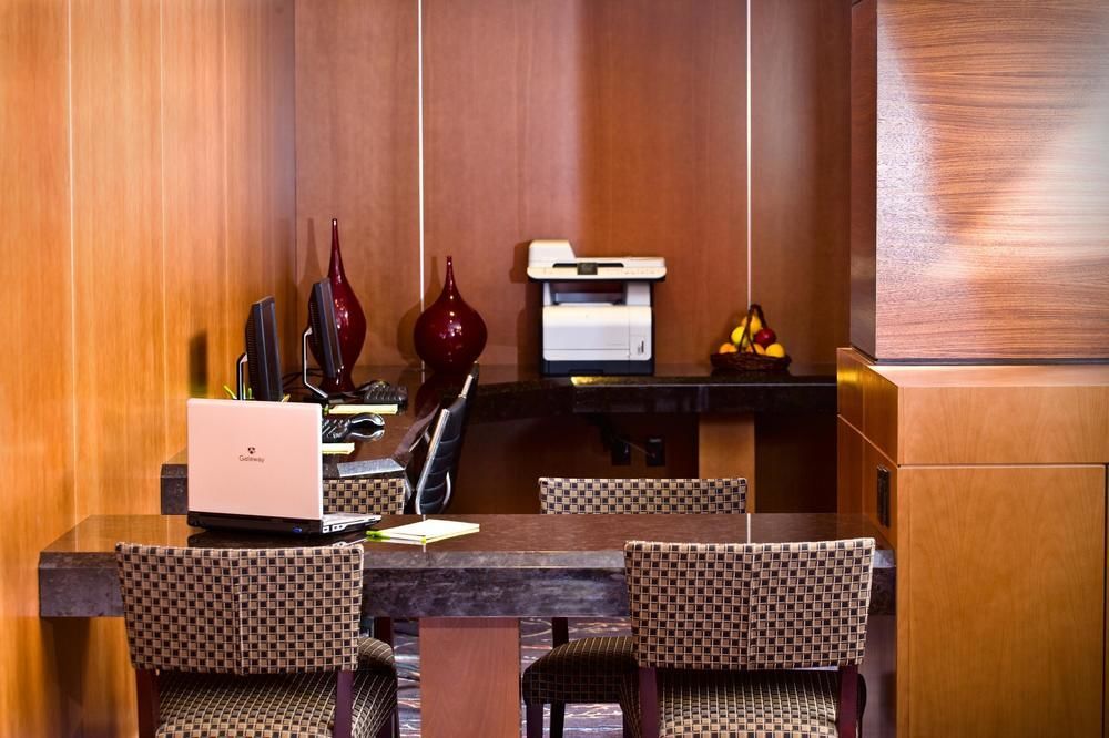 Courtyard By Marriott Boston Logan Airport Hotel Fasilitas foto