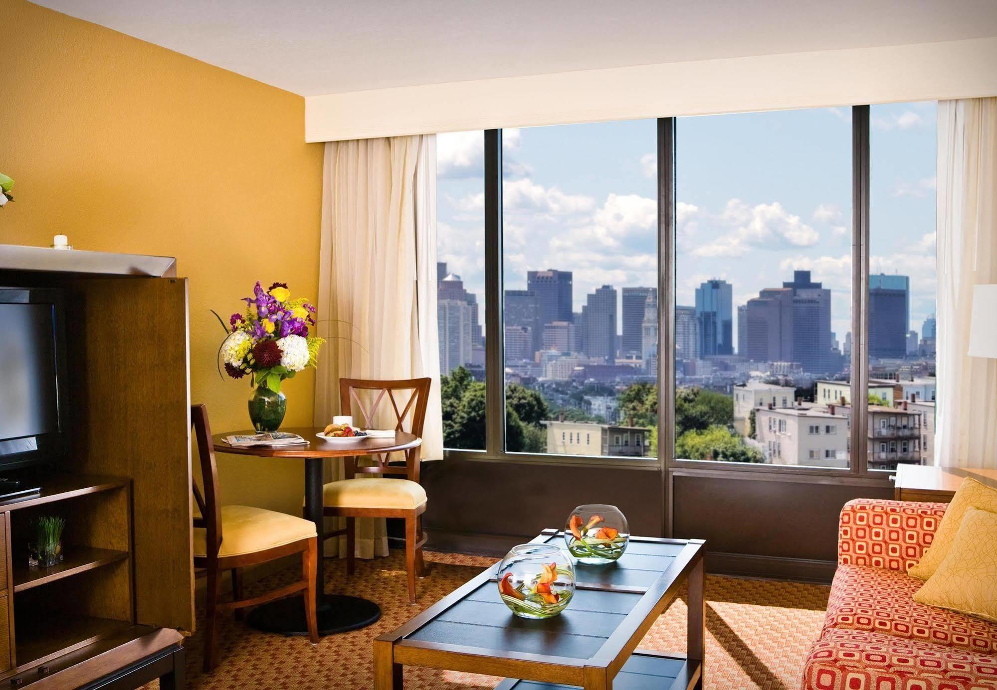 Courtyard By Marriott Boston Logan Airport Hotel Bagian luar foto