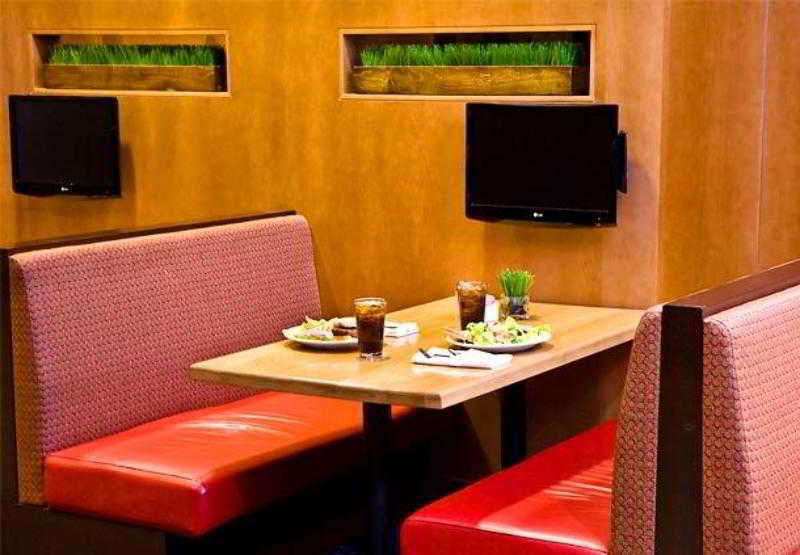 Courtyard By Marriott Boston Logan Airport Hotel Bagian luar foto