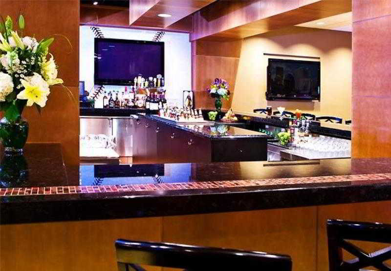 Courtyard By Marriott Boston Logan Airport Hotel Bagian luar foto