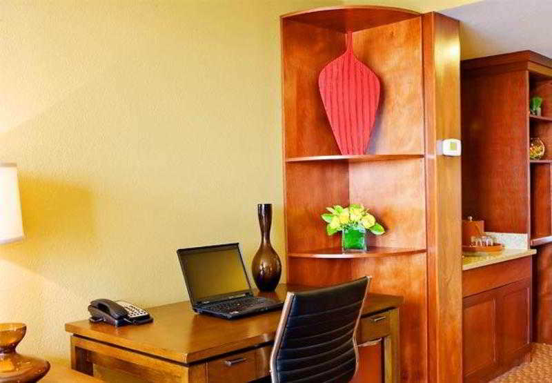Courtyard By Marriott Boston Logan Airport Hotel Bagian luar foto