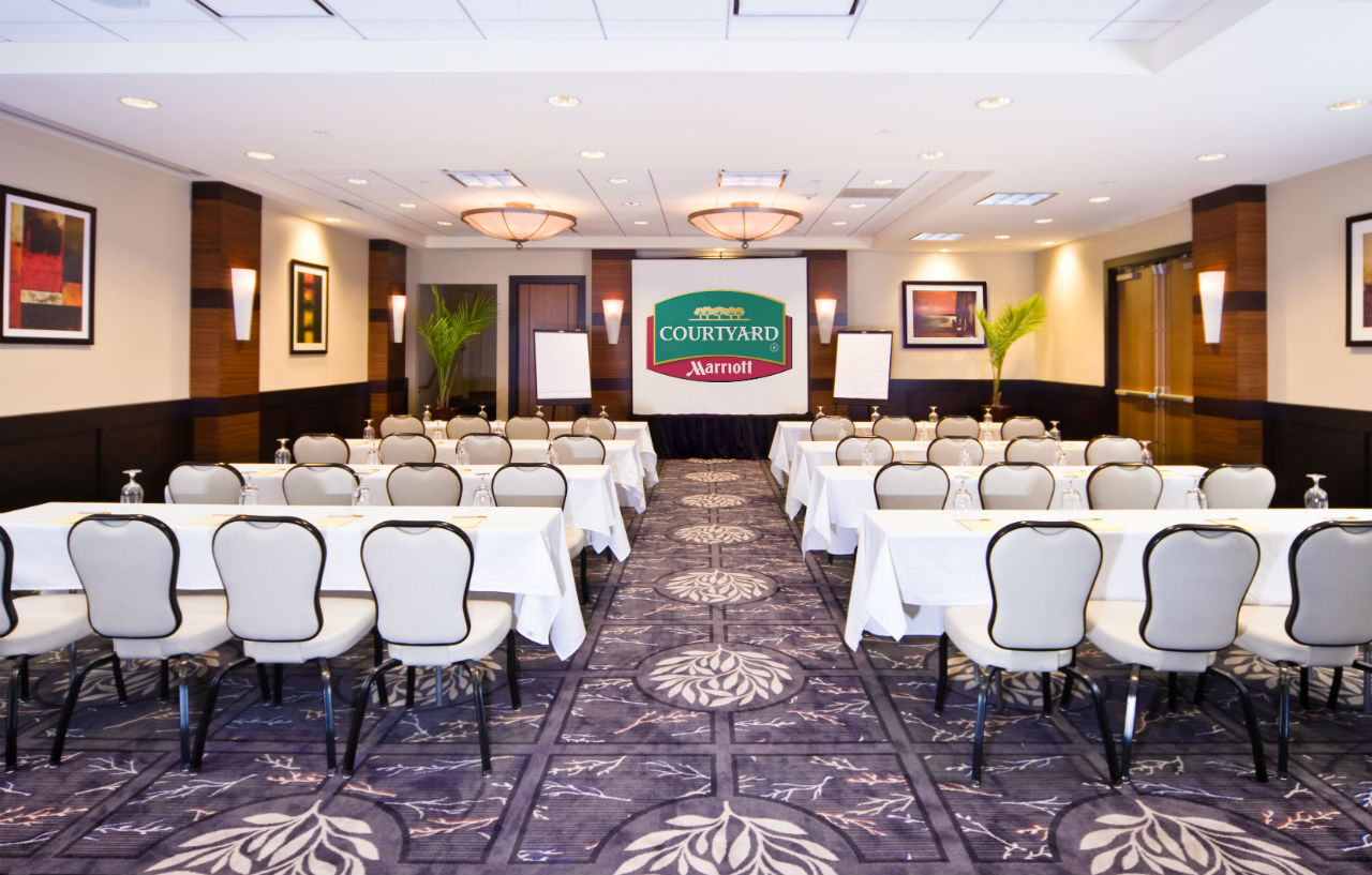 Courtyard By Marriott Boston Logan Airport Hotel Bagian luar foto